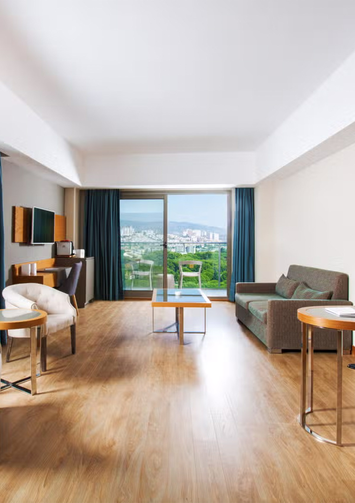 Liberty Kusadasi Corner Suit Banner Card
