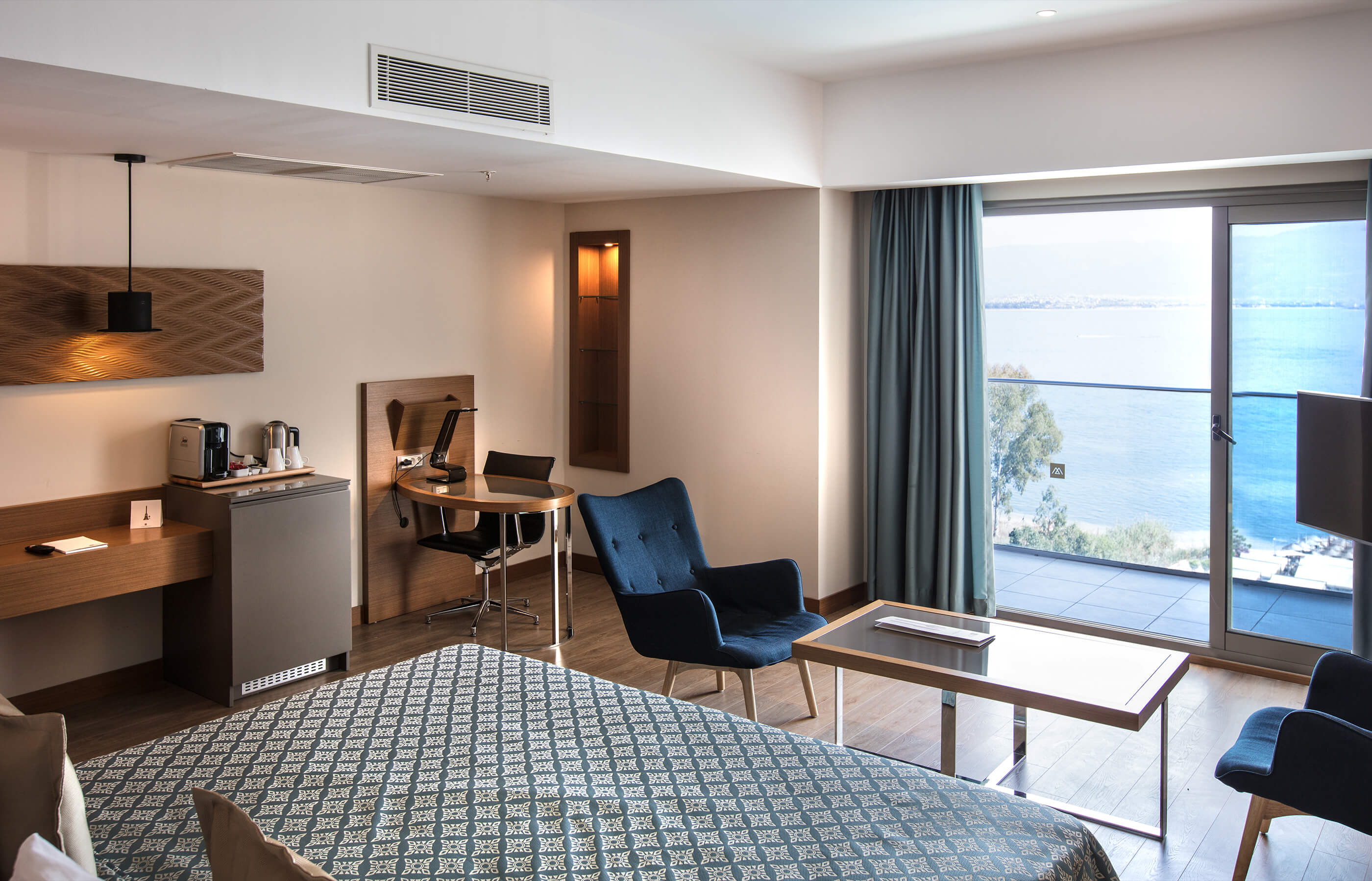 Deluxe Suite Sea View 2